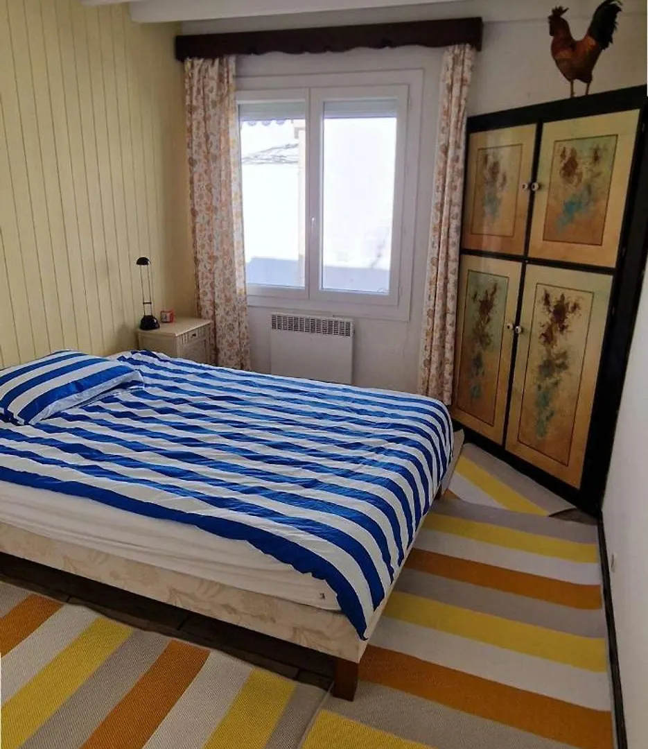 Maison De Ville Sur 2 Niveaux - 2 Chambres - Terrasse Tropezienne Saintes-Maries-de-la-Mer 0*,